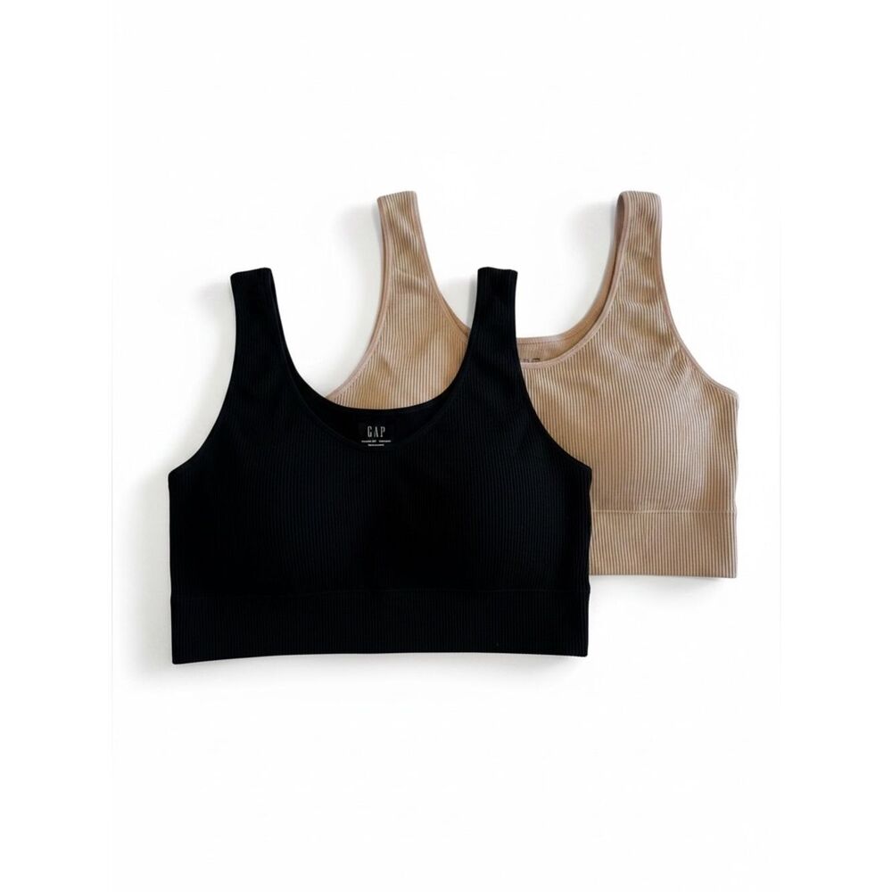 Gap Body seamless comfort bralettes featuring a ribbed design. Size Large